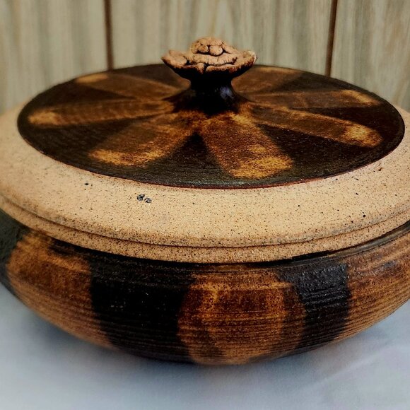vintage covered bowl pottery hand made 1970s - Picture 1 of 10